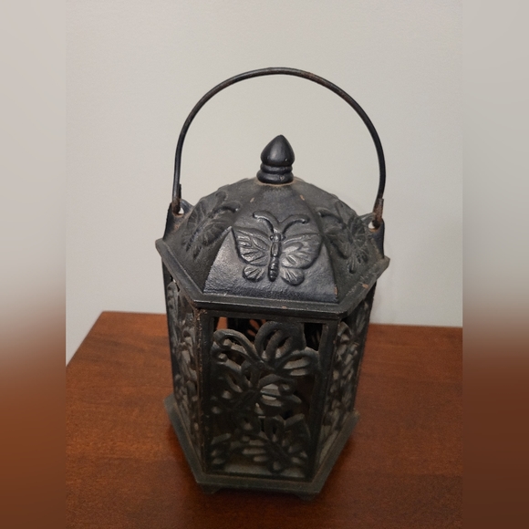 Vintage Cast Iron Garden Lantern With Butterfly Design and swing handle. - Picture 6 of 9